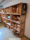 Entdecken Sie die handgeschnitzter Holzfiguren - jetzt im Pfandhaus erhältlich!